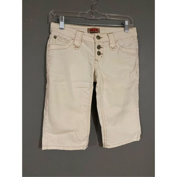 No Boundaries White Bermuda Shorts Size 3 - Picture 2 of 6